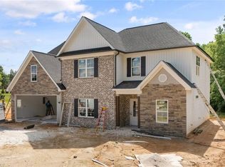 594 Cedar Dr, Winston Salem, NC 27107