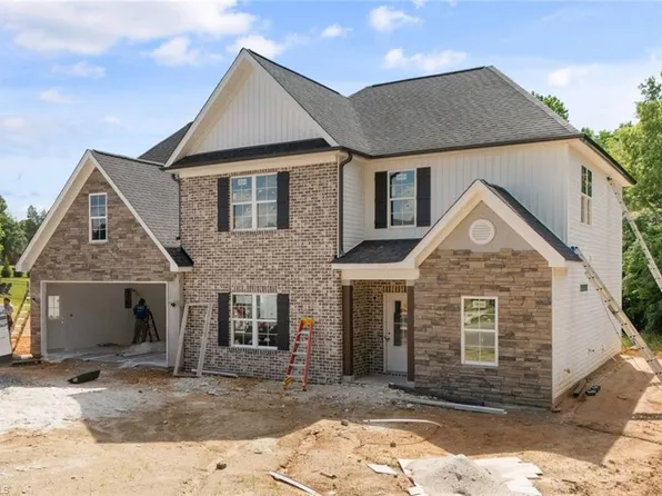 594 Cedar Dr, Winston Salem, NC 27107