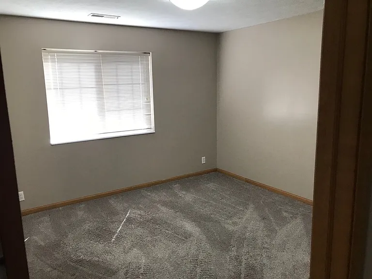 Deer Park Apartments — Photo 15
