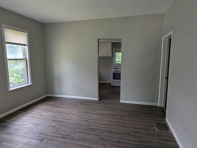 498 Gage St — Photo 9