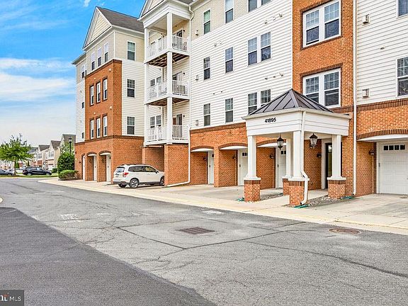 4th image of 41895 Cathedral Valley Sq Unit 401