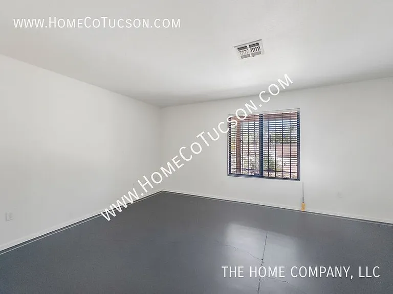 1610 E Water St — Photo 9