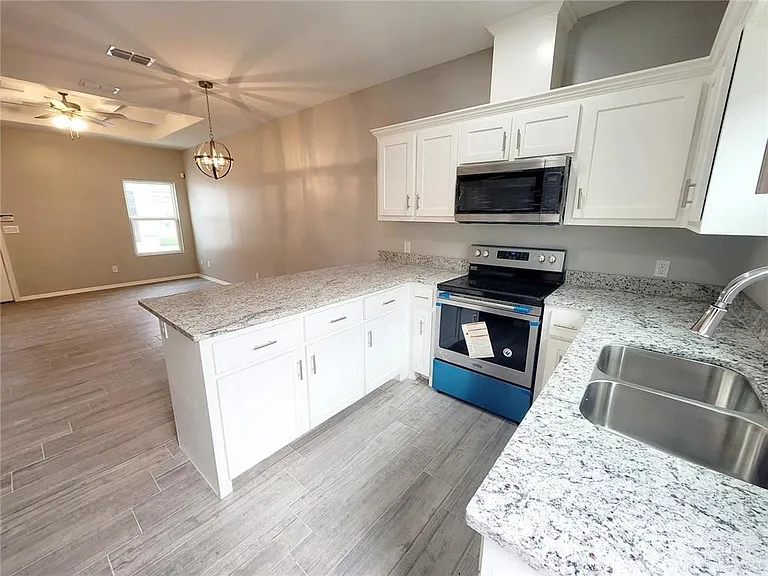 1904 Davenport St #2 — Photo 6