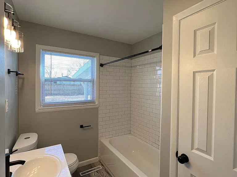 1660 Huxley Dr — Photo 29