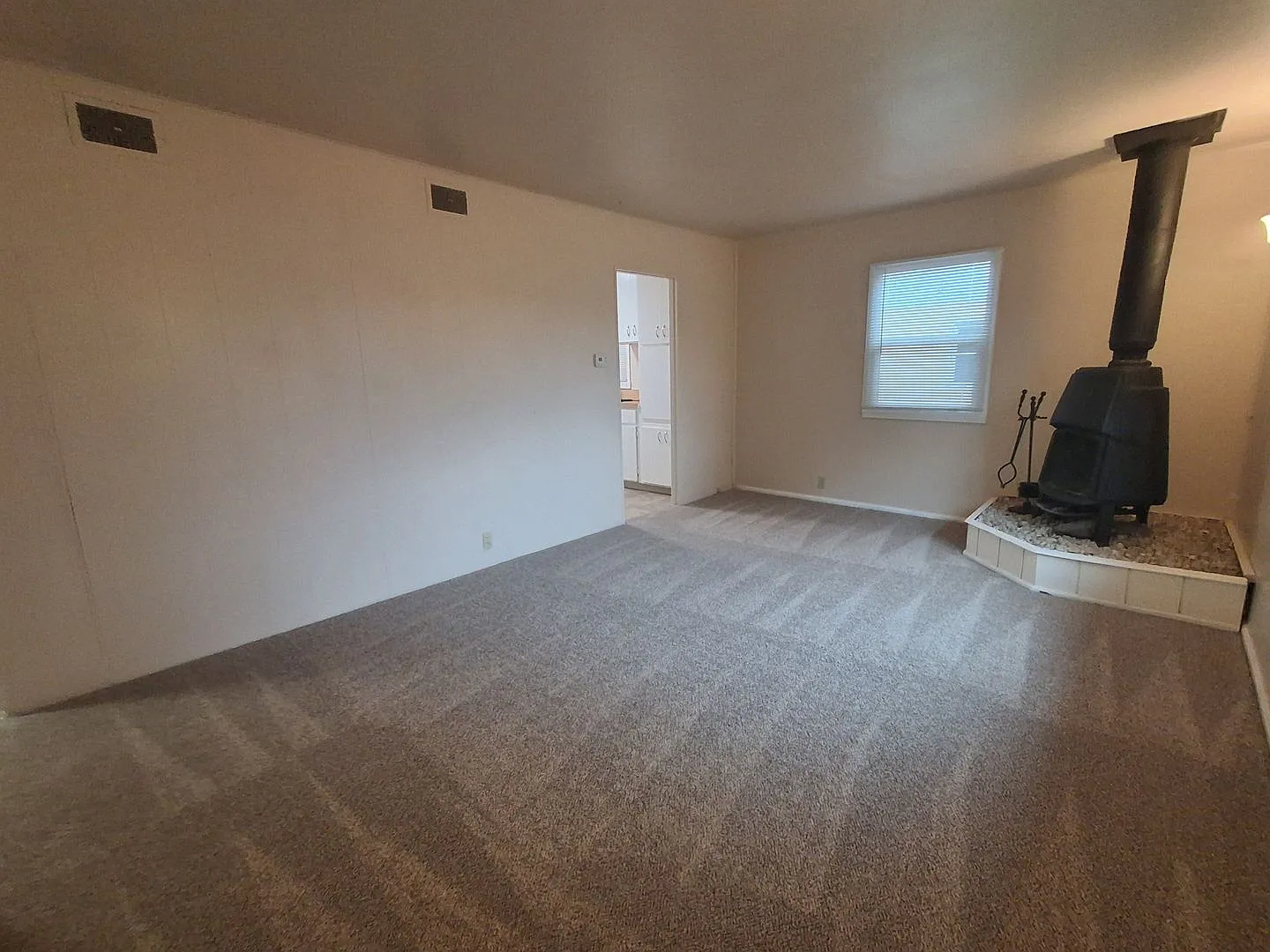 2 Bedroom 1 Bath Ranch Available Now! — Photo 3