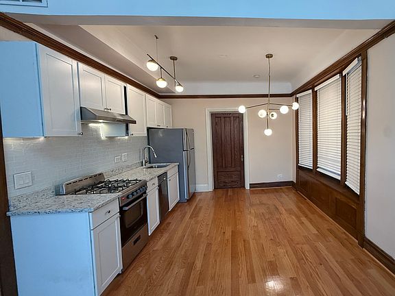 2nd image of 1134 W Oakdale Ave #1F