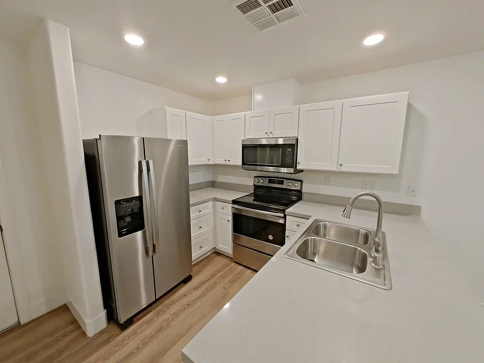 1821 Santa Paula Dr