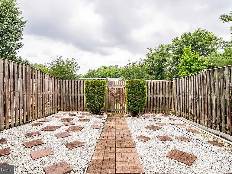 5844 Banning Pl — Photo 40