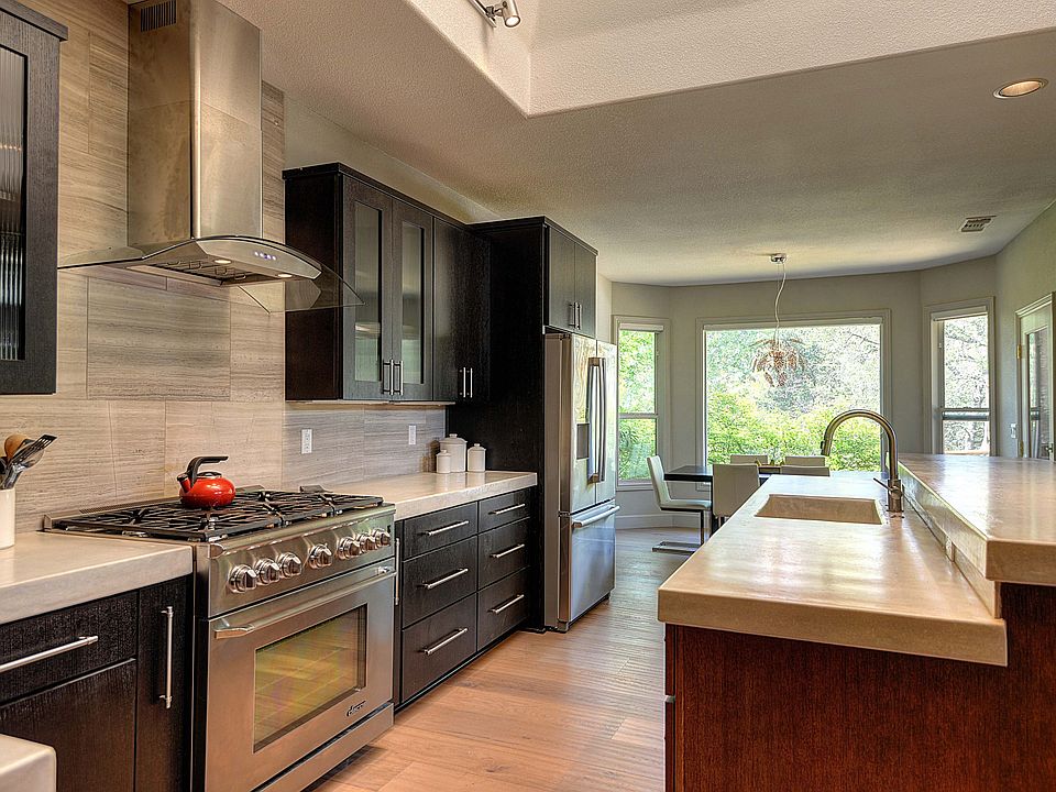 1st image of 2374 Loch Way