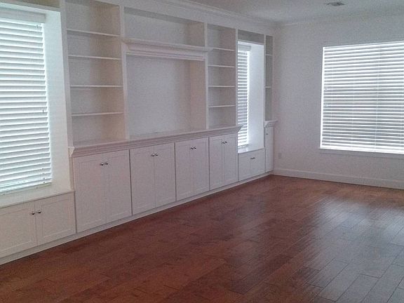 2nd image of 900 SE Creekside Dr