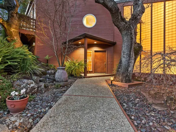 8 Mountain View Ln, Lafayette, CA 94549