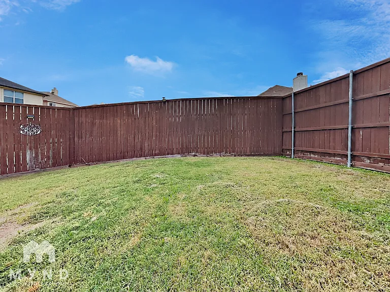 9860 Buckingham Ln — Photo 25