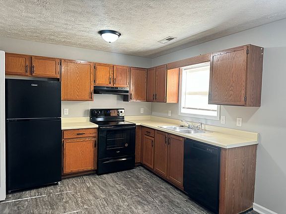 3rd image of 1720 Baltimore Dr APT C