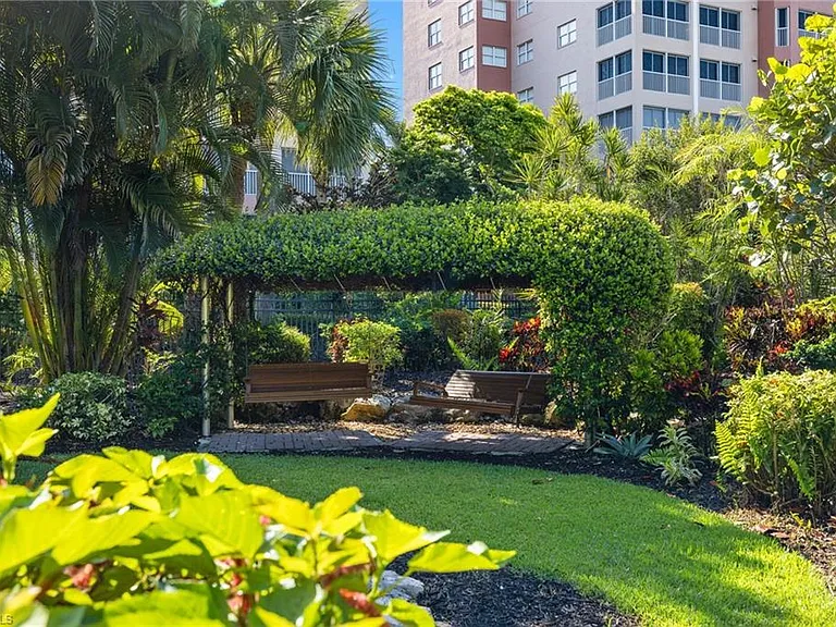 14817 Laguna Dr #203 — Photo 34