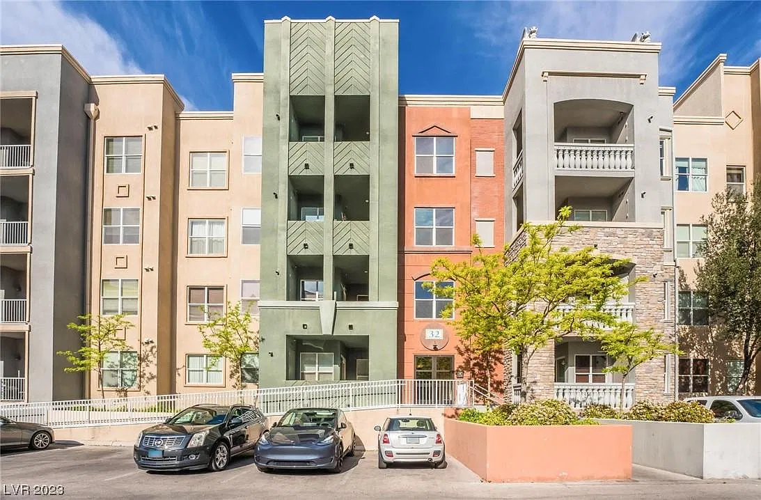 2 bed, 1048 sqft, $1,600 — Photo 1