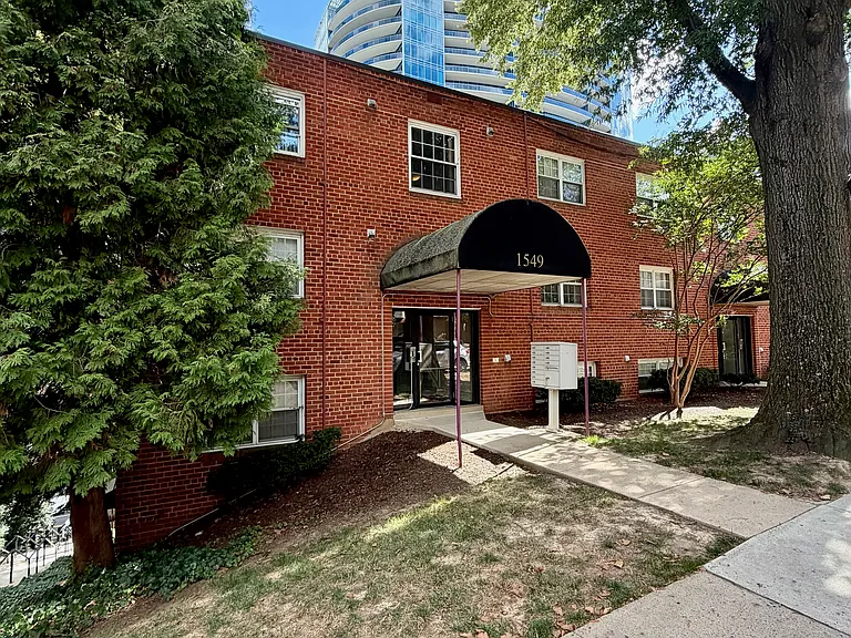 Carydale In Towne — Photo 3