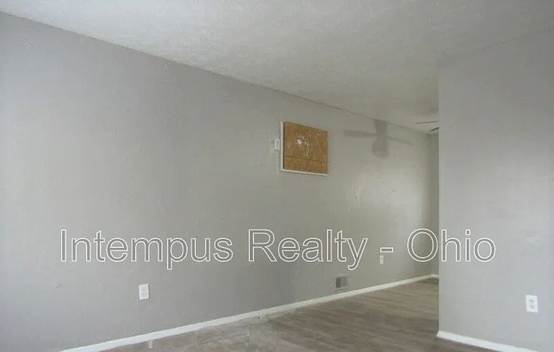 3 bed, 1.0 bath, 912 sqft, $850 — Photo 3