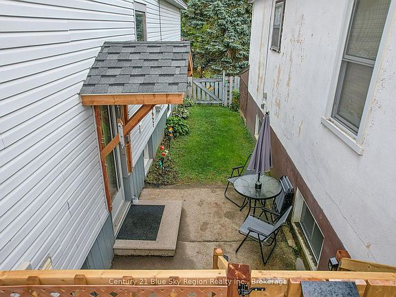 5th image of 242 Princess St E