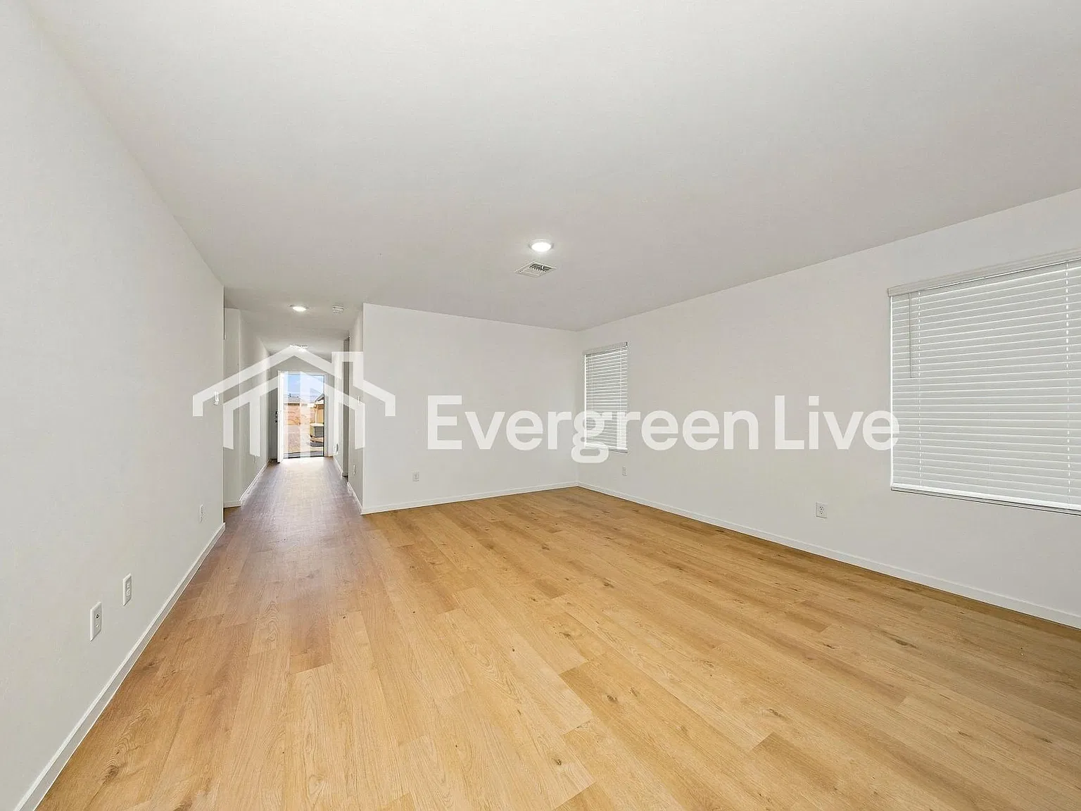 3 bed, 2.0 bath, 1302 sqft, $1,420 — Photo 4
