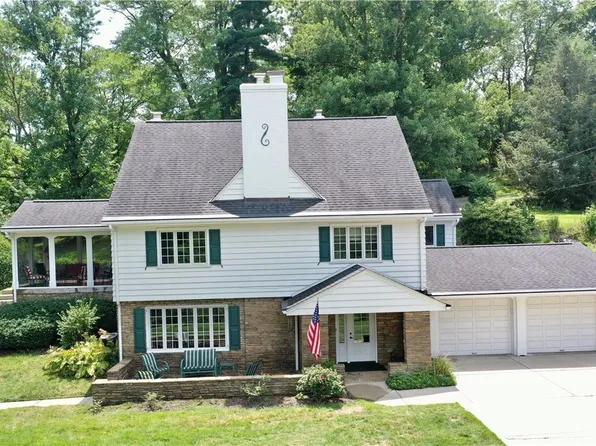 925 Armstrong Ln, East Liverpool, OH 43920