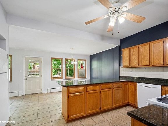 2nd image of 4542 N Claremont Ave