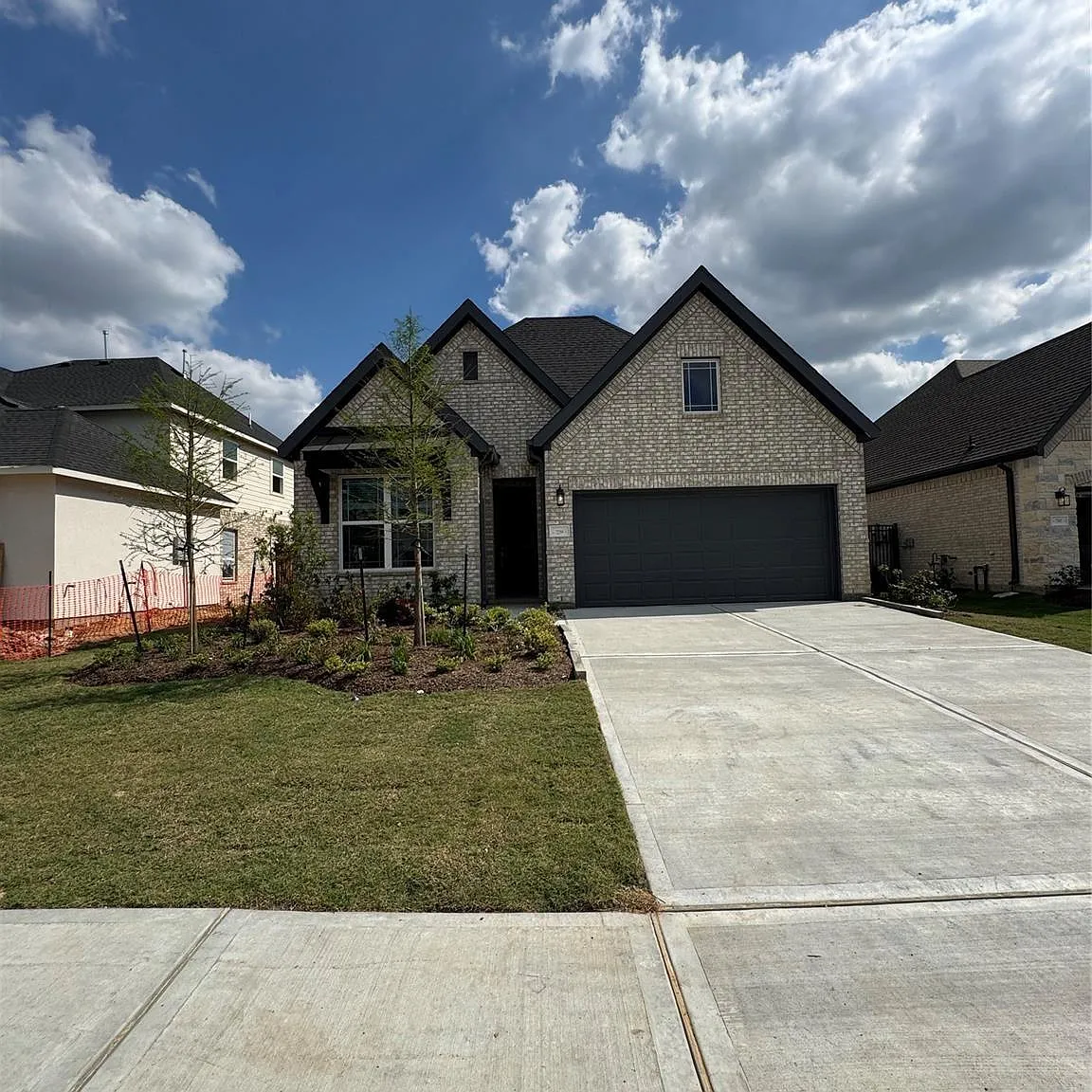 4 bed, 3.0 bath, 2400 sqft, $2,650 — Photo 1