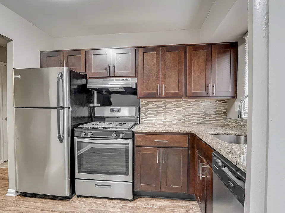 22-Ridgewater Ct Bldg 329 -009