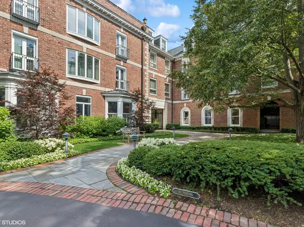 533 N Mayflower Rd Unit C, Lake Forest, IL 60045