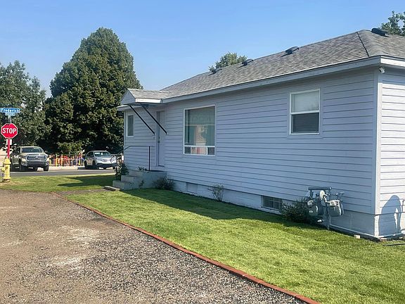 Front of home with additional parking