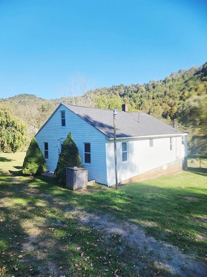 2 bed, 1.0 bath, 1337 sqft, $1,100 — Photo 1