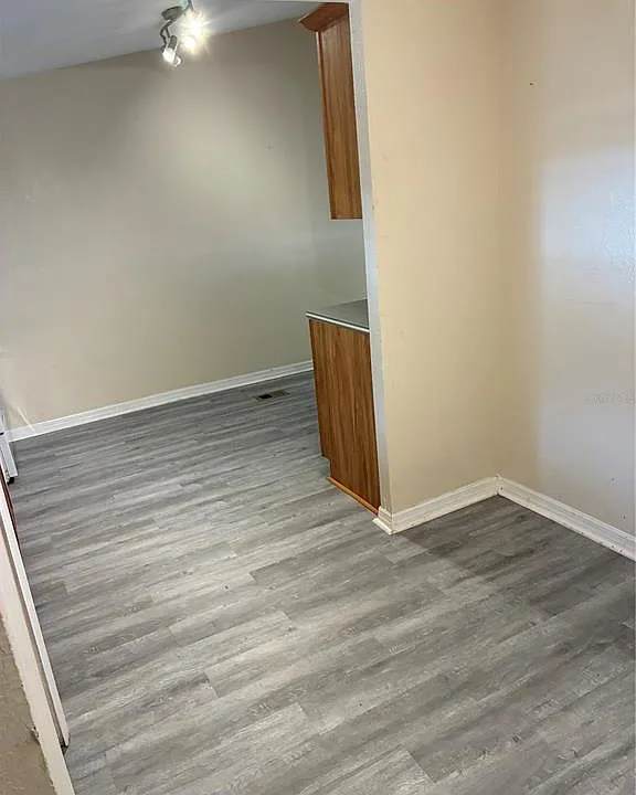 2621 Island Oaks W