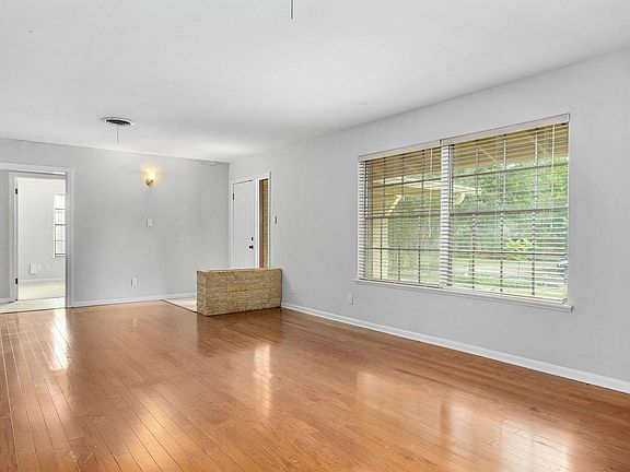 3rd image of 5509 Mapleleaf Dr