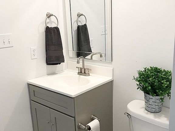 Ground floor 1/2 bath