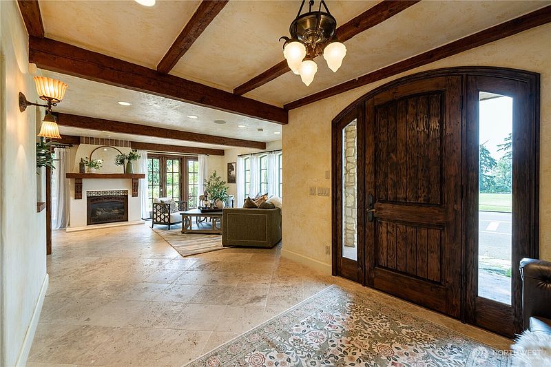 4th image of 122 Waverly Way
