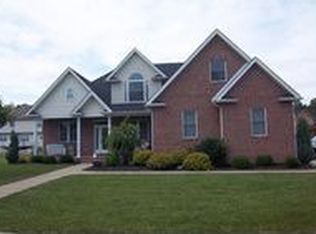 4071 Farmington Dr, Hurricane, WV 25526