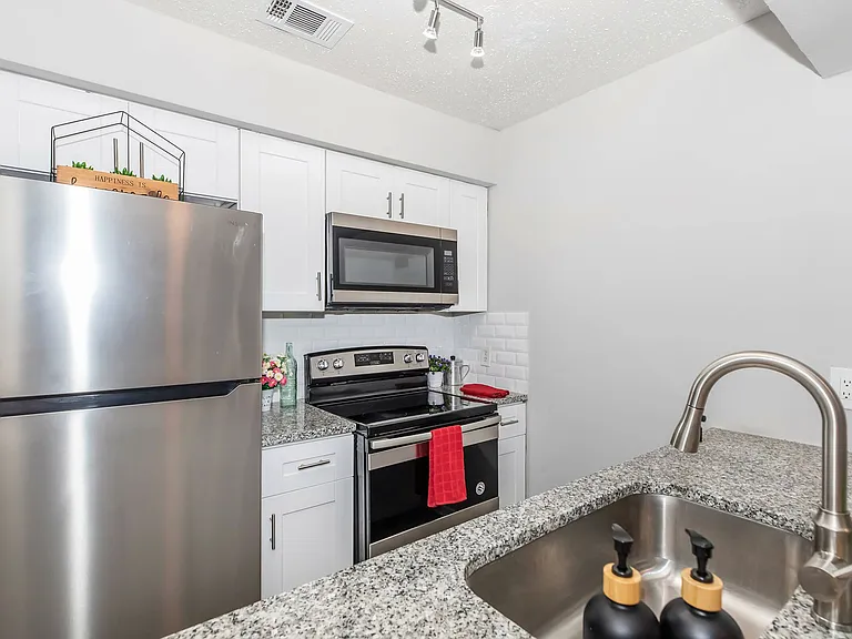 Lamar Place Apartments — Photo 35