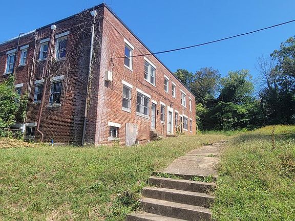 3rd image of 4962-4966 Benning Rd SE