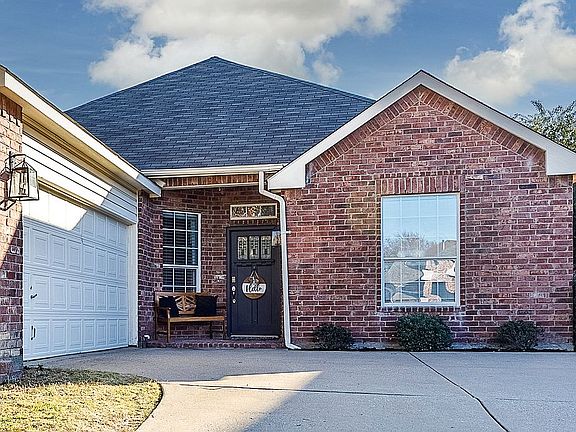 2nd image of 2309 Orchid Dr