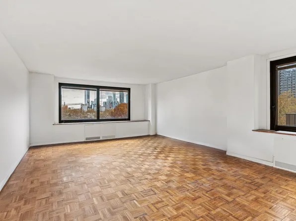 531 Main Street image 4 of 11