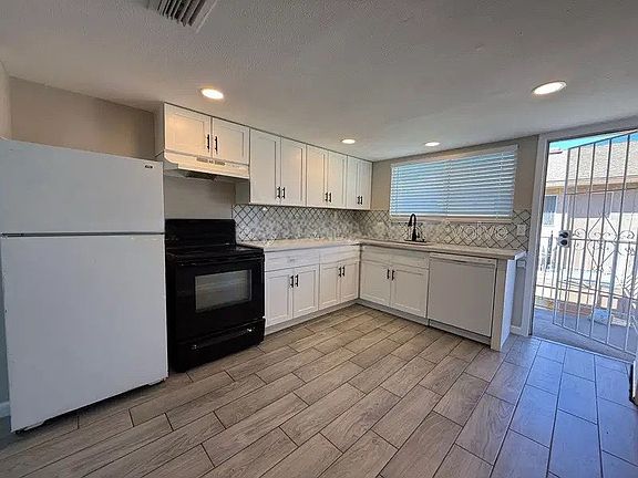 4th image of 3302 W Loma Ln Unit 4