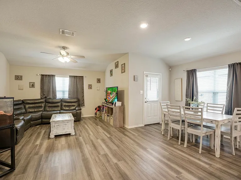 14815 Berkshire Way — Photo 4