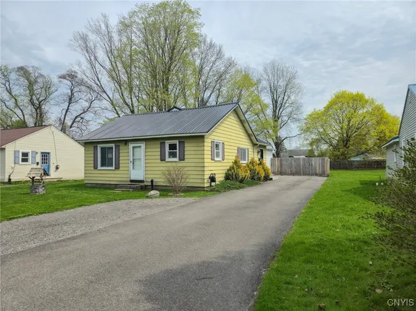 614 Manor Dr, Chittenango, NY 13037