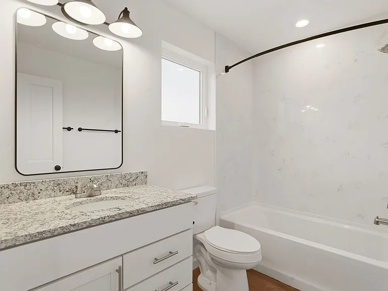2404 Garfield Ave SE — Photo 4