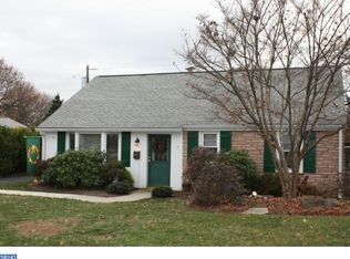 17 Longwood Dr, Wayne, PA 19087