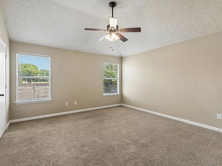 246 Pine Crest Dr — Photo 5