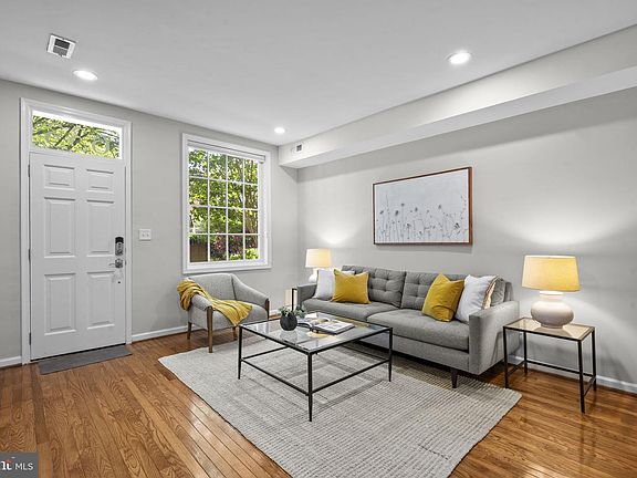5th image of 633 Constitution Ave NE