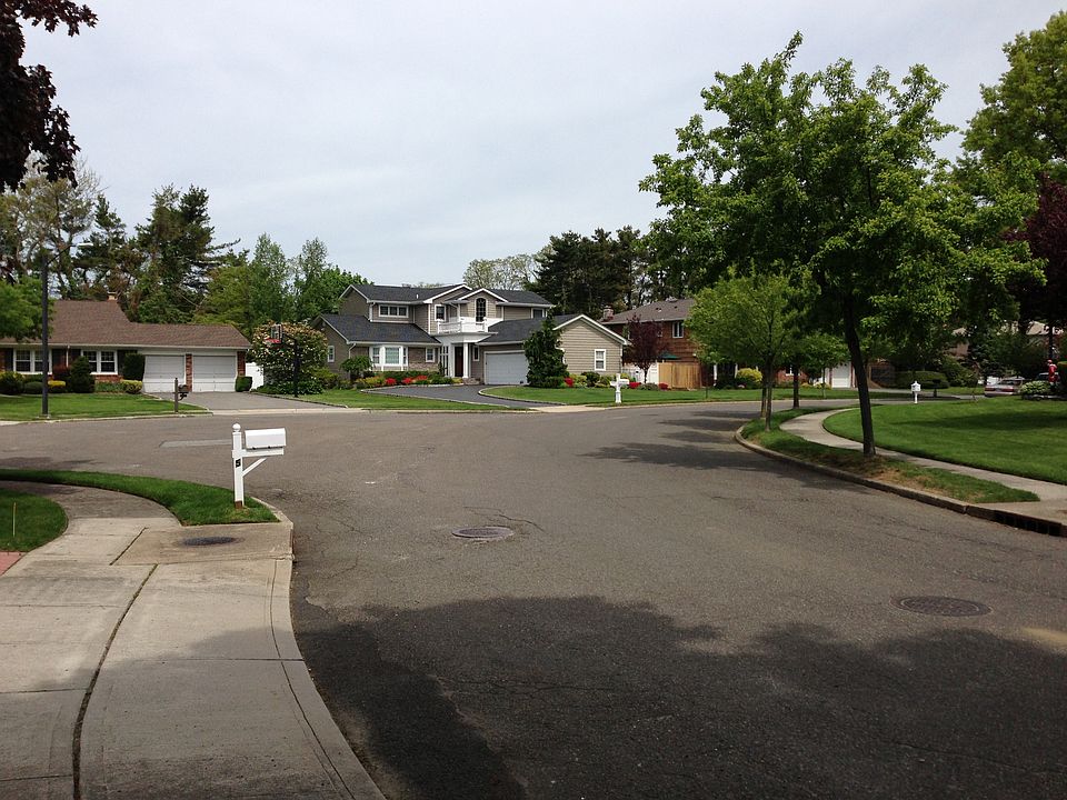 2nd image of 11 Colgate Ln