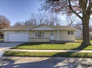 4905 Oaks Ln, Omaha, NE 68137