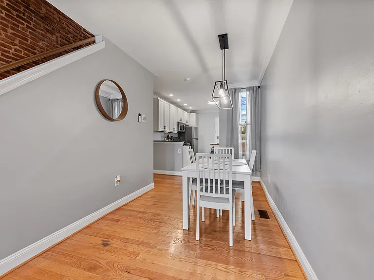 8 E Randall St — Photo 5