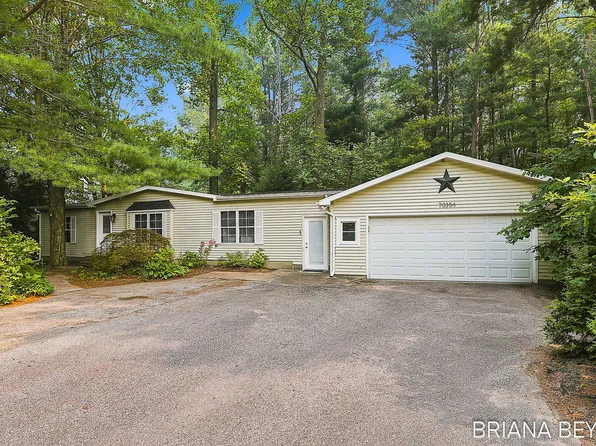 70354 16th Ave, South Haven, MI 49090